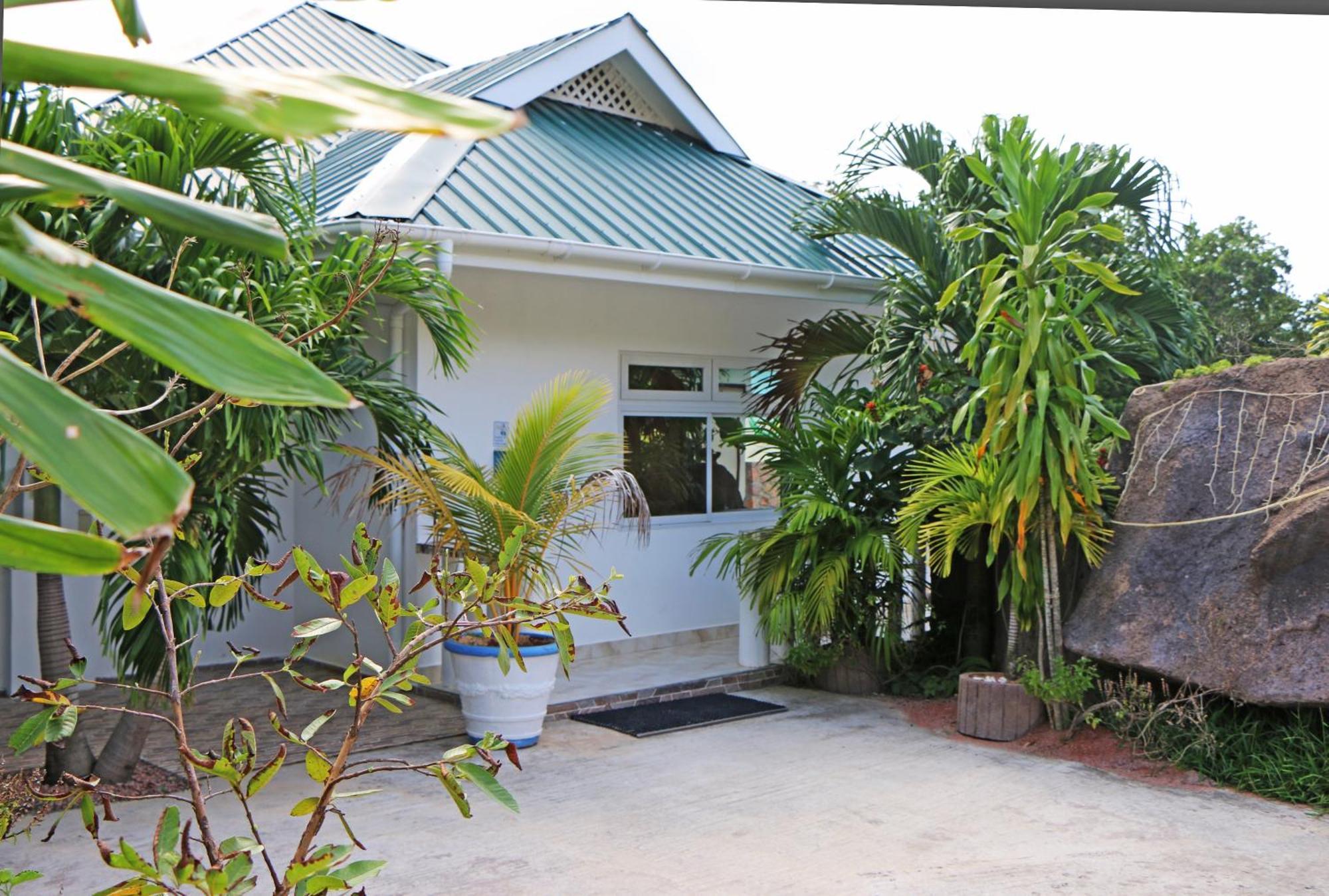 Ocean Blue Bay Anse Volbert Village Exterior foto
