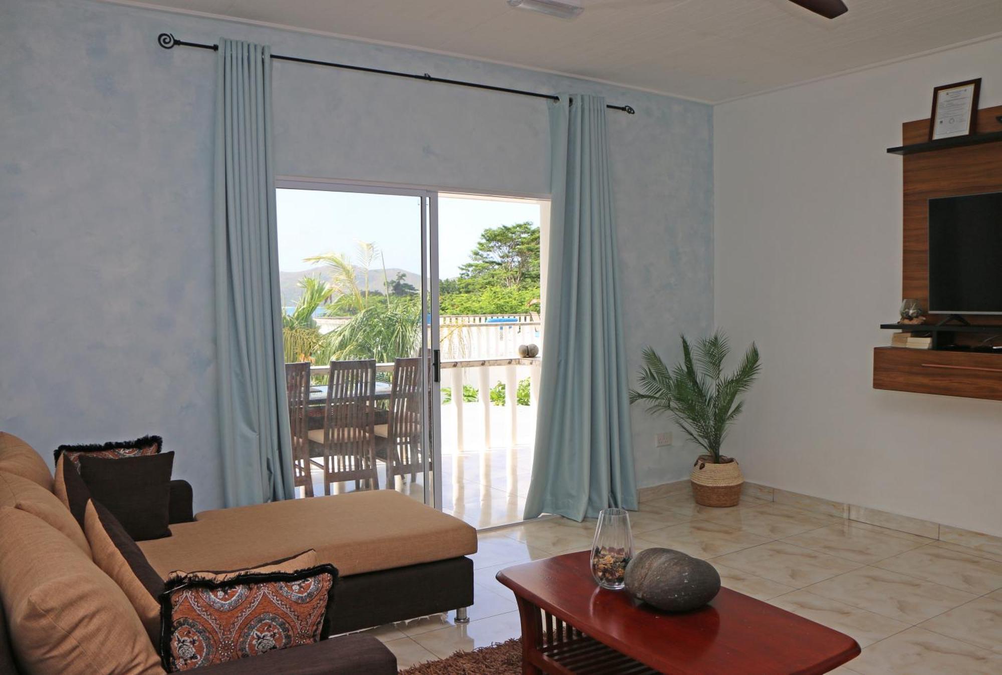 Ocean Blue Bay Anse Volbert Village Exterior foto